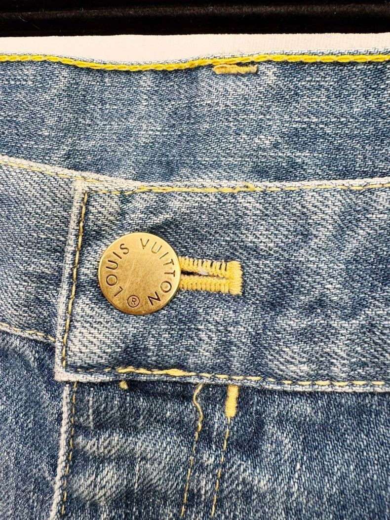 Louis Vuitton Louis Vuitton Jeans in Light Blue Size 29" - 2 Thumbnail