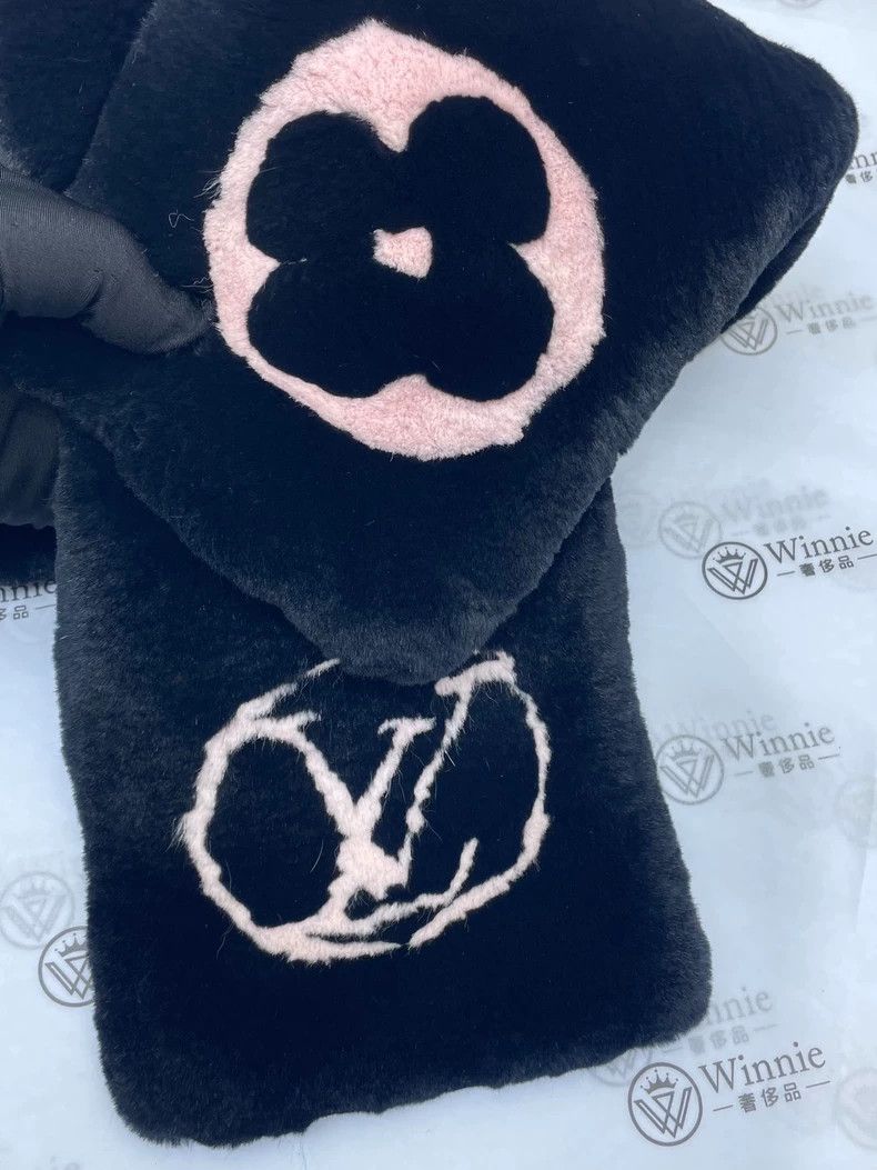 Louis Vuitton LV Black Pink Logo Fur Scarf Size ONE SIZE - 6 Thumbnail