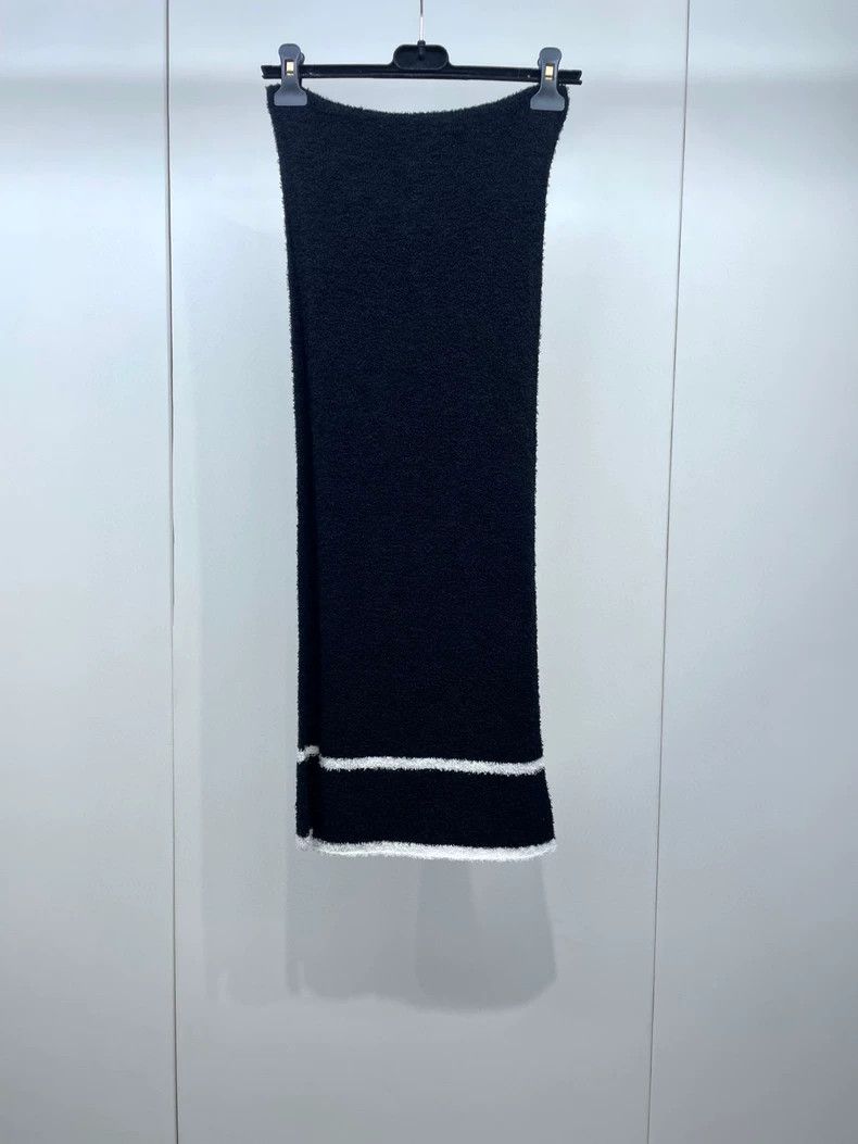 Chanel Chanel Panda Color Double C Knit Scarf Size ONE SIZE - 2 Thumbnail