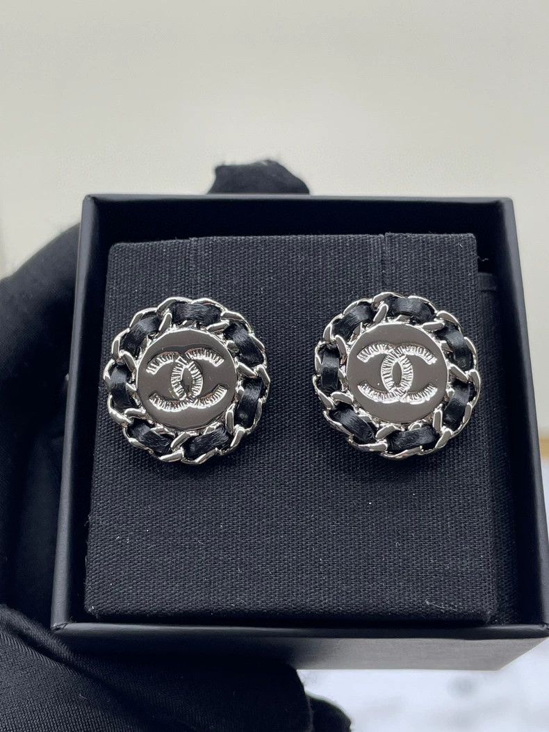 Chanel Chanel Silver Chain Round Earrings with CC Logo Size ONE SIZE - 2 Thumbnail