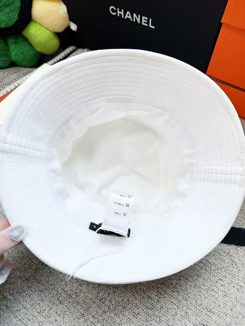 Chanel Chanel White Fisherman Hat with Blue Logo Size ONE SIZE - 5 Thumbnail