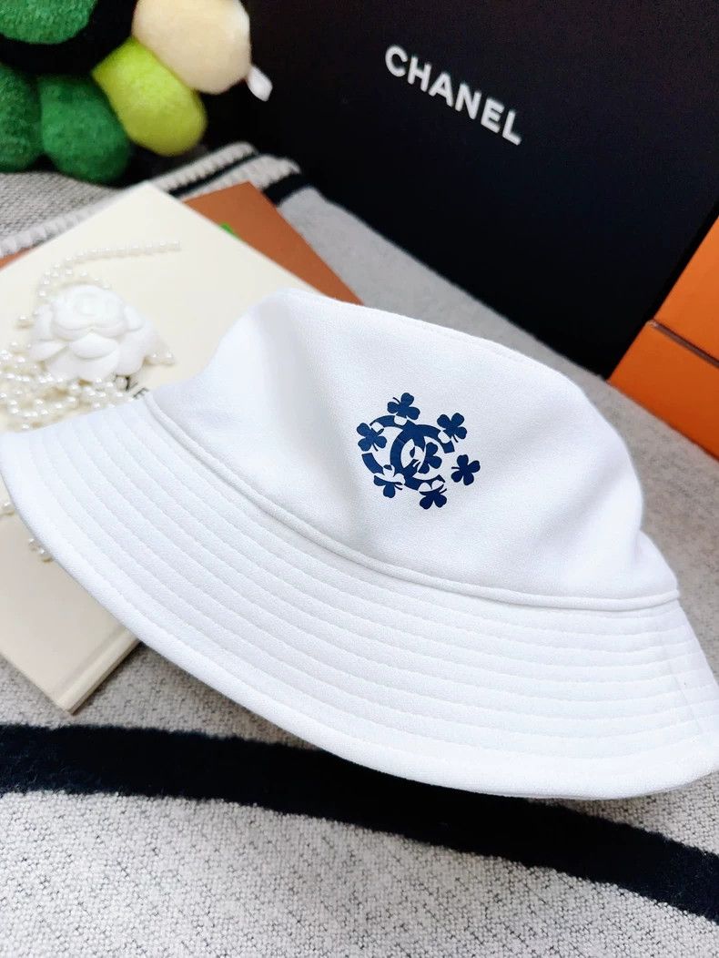 Chanel Chanel White Fisherman Hat with Blue Logo Size ONE SIZE - 4 Thumbnail
