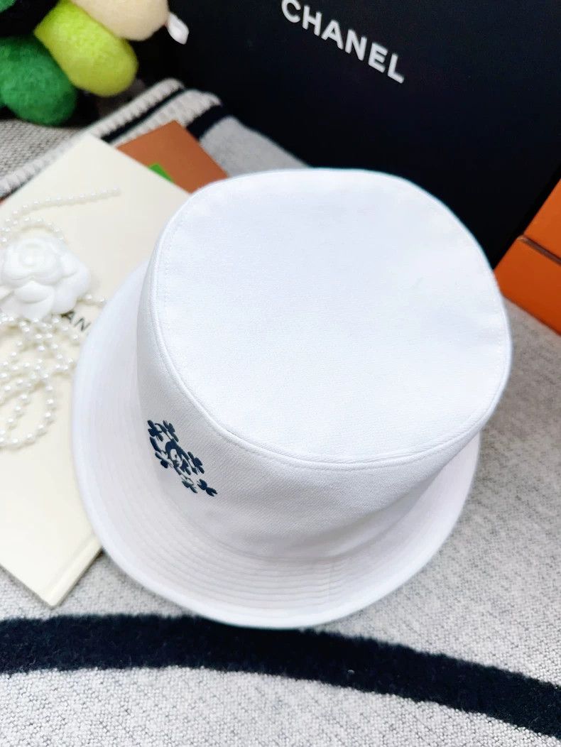 Chanel Chanel White Fisherman Hat with Blue Logo Size ONE SIZE - 3 Thumbnail