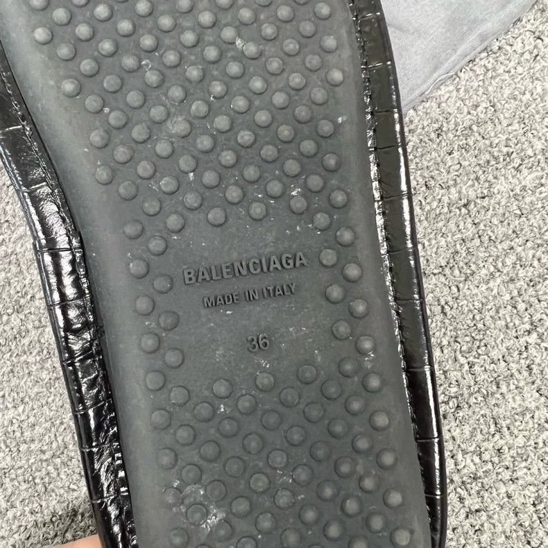 Balenciaga Balenciaga Black Crocodile Print Slide Sandals Size US 6 / IT 36 - 6 Thumbnail