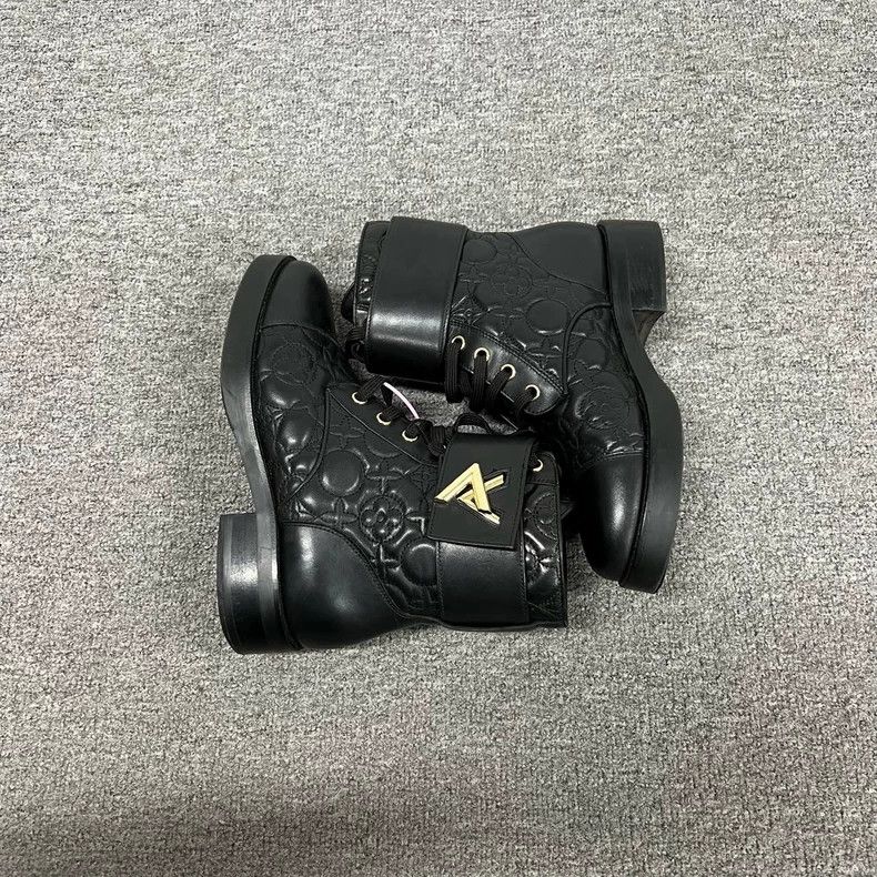 Louis Vuitton Louis Vuitton Black Gold Logo Ankle Boots Size US 6 / IT 36 - 3 Thumbnail