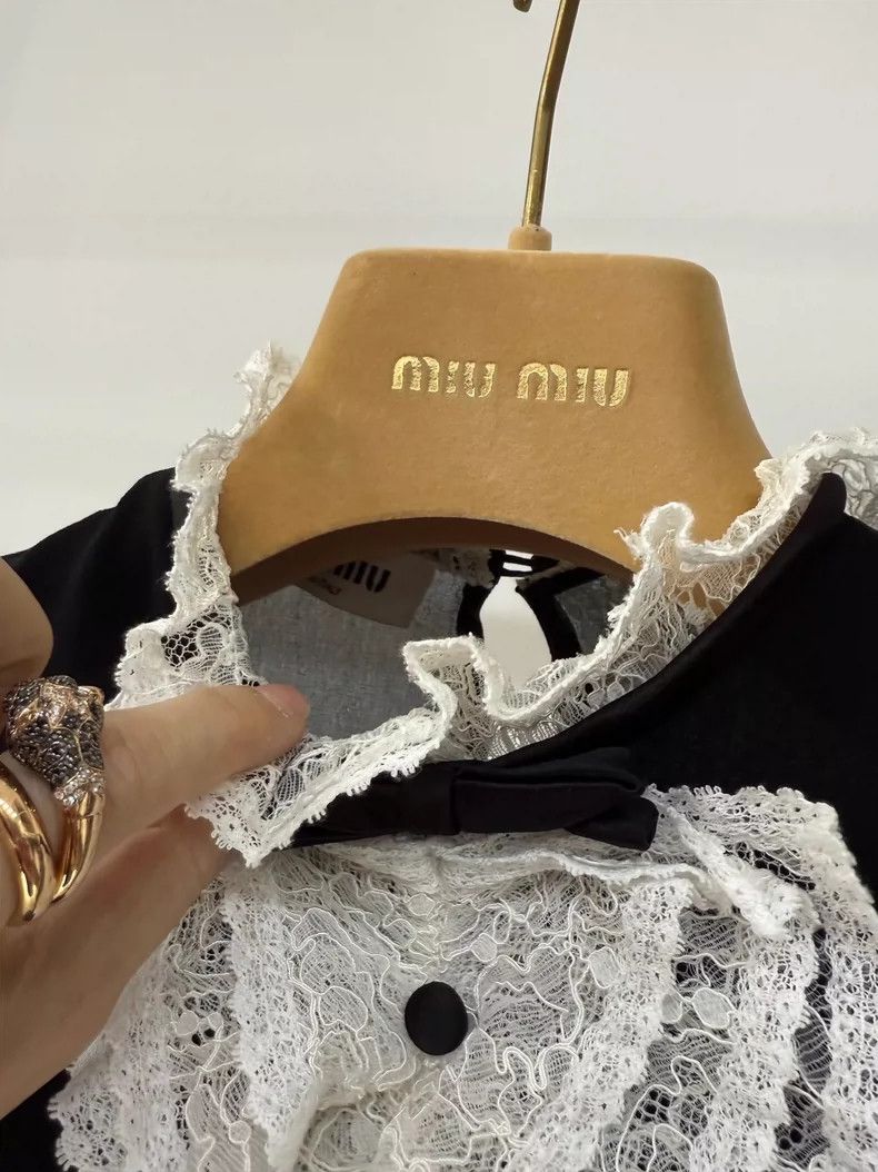 Miu Miu Miu Miu Black and White Lace Sleeveless Blouse Size S / US 4 / IT 40 - 4 Thumbnail