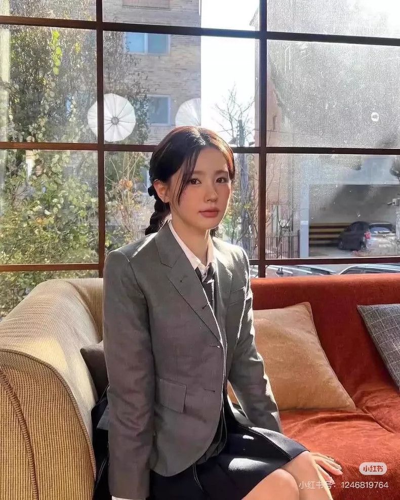 Thom Browne Thom Browne Women's Gray Suit Jacket Size M / US 6-8 / IT 42-44 - 8 Thumbnail