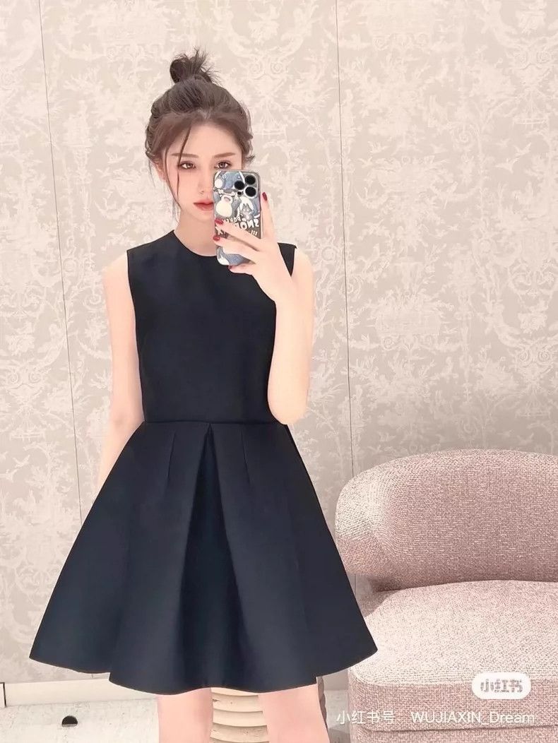Dior Elegant Black Dior Dress with Cut-Out Design Size XS / US 0-2 / IT 36-38 - 7 Thumbnail