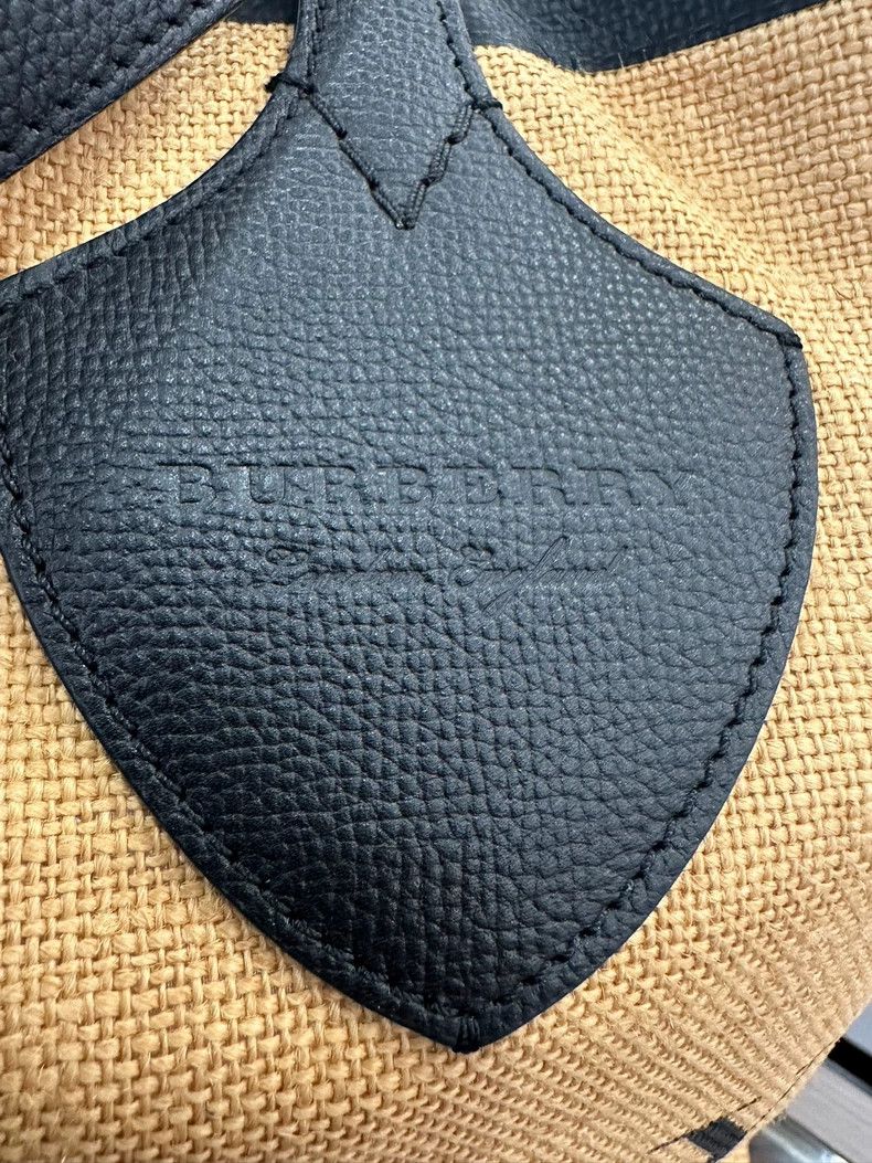 Burberry Burberry Black Logo Khaki Tote Bag Size ONE SIZE - 8 Thumbnail