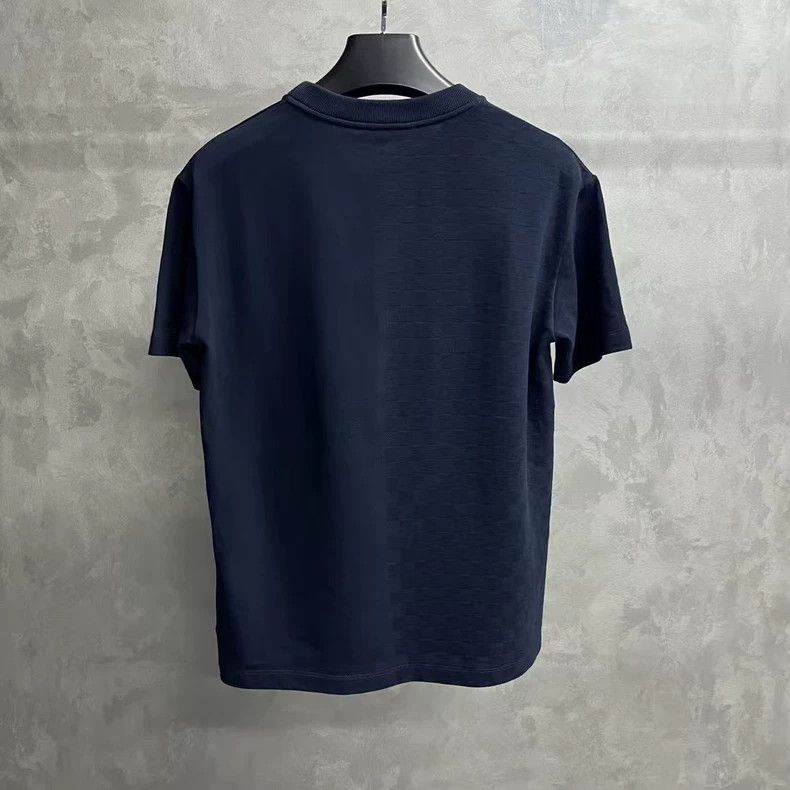 Louis Vuitton Louis Vuitton Pocket Round Neck T-Shirt Size M / US 6-8 / IT 42-44 - 2 Thumbnail