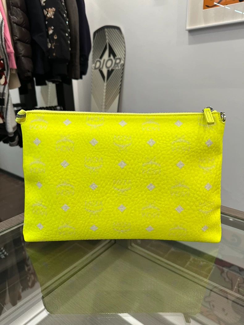 MCM MCM Classic Neon Yellow Shoulder Bag 28cm Size ONE SIZE - 2 Thumbnail