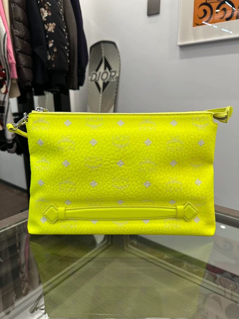 MCM MCM Classic Neon Yellow Shoulder Bag 28cm Size ONE SIZE - 3 Thumbnail