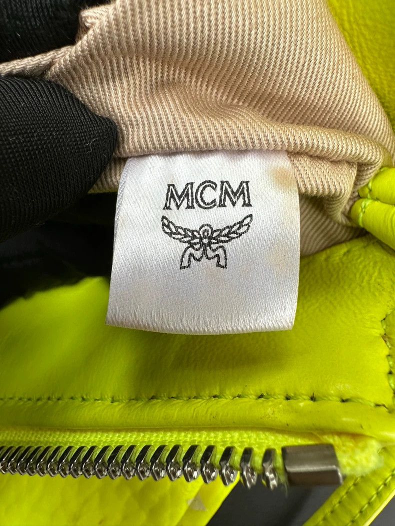 MCM MCM Classic Neon Yellow Shoulder Bag 28cm Size ONE SIZE - 9 Thumbnail