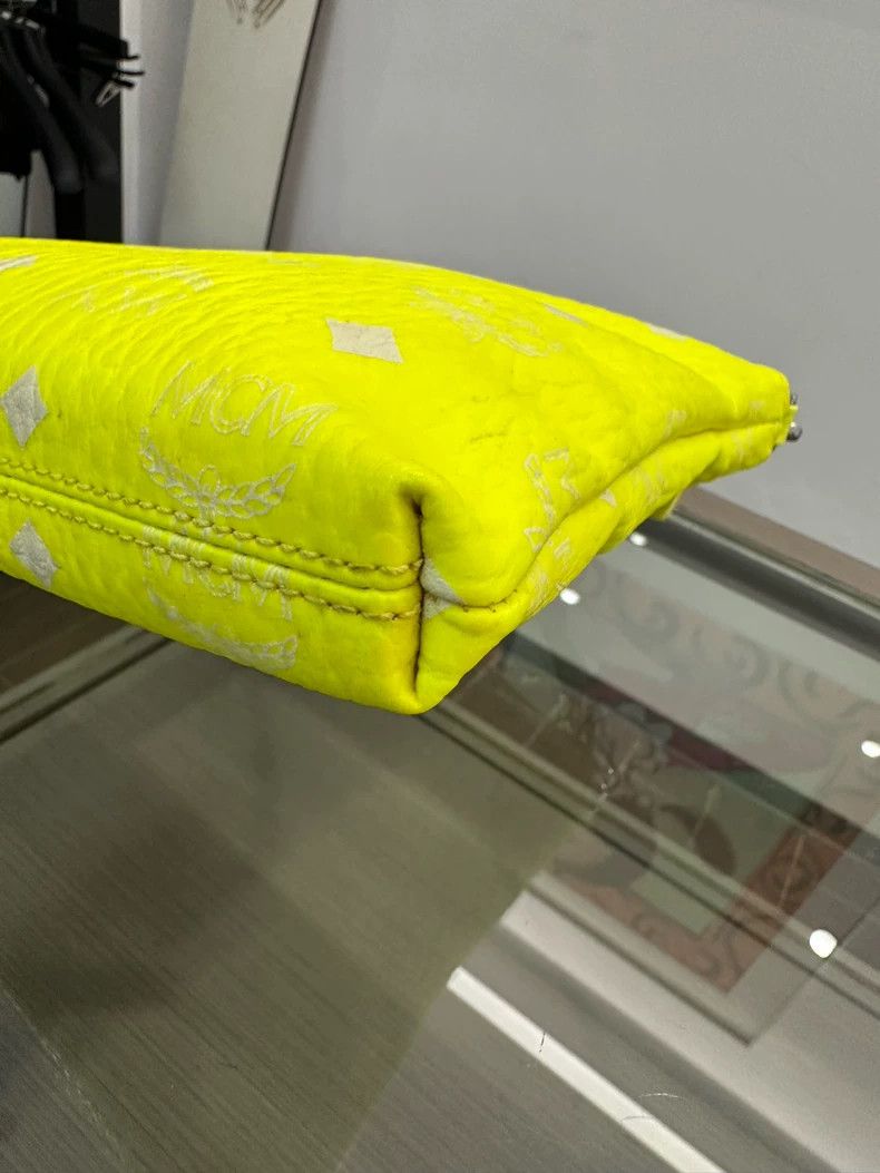 MCM MCM Classic Neon Yellow Shoulder Bag 28cm Size ONE SIZE - 6 Thumbnail
