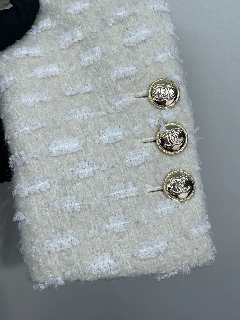 Chanel Chanel Cream Scalloped Edge Jacket Size S / US 4 / IT 40 - 3 Thumbnail