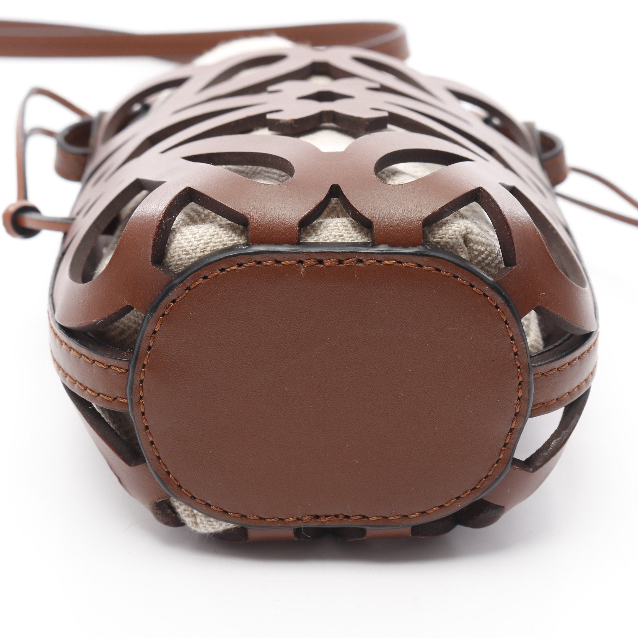 Loewe Loewe Anagram Cut Out Pocket Shoulder Bag Leather Brown Size ONE SIZE - 7 Thumbnail