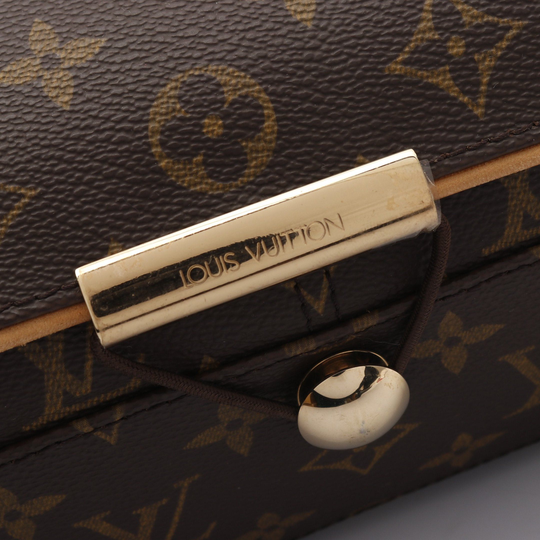 Louis Vuitton Louis Vuitton Aves Monogram Shoulder Bag Leather Brown Size ONE SIZE - 8 Thumbnail