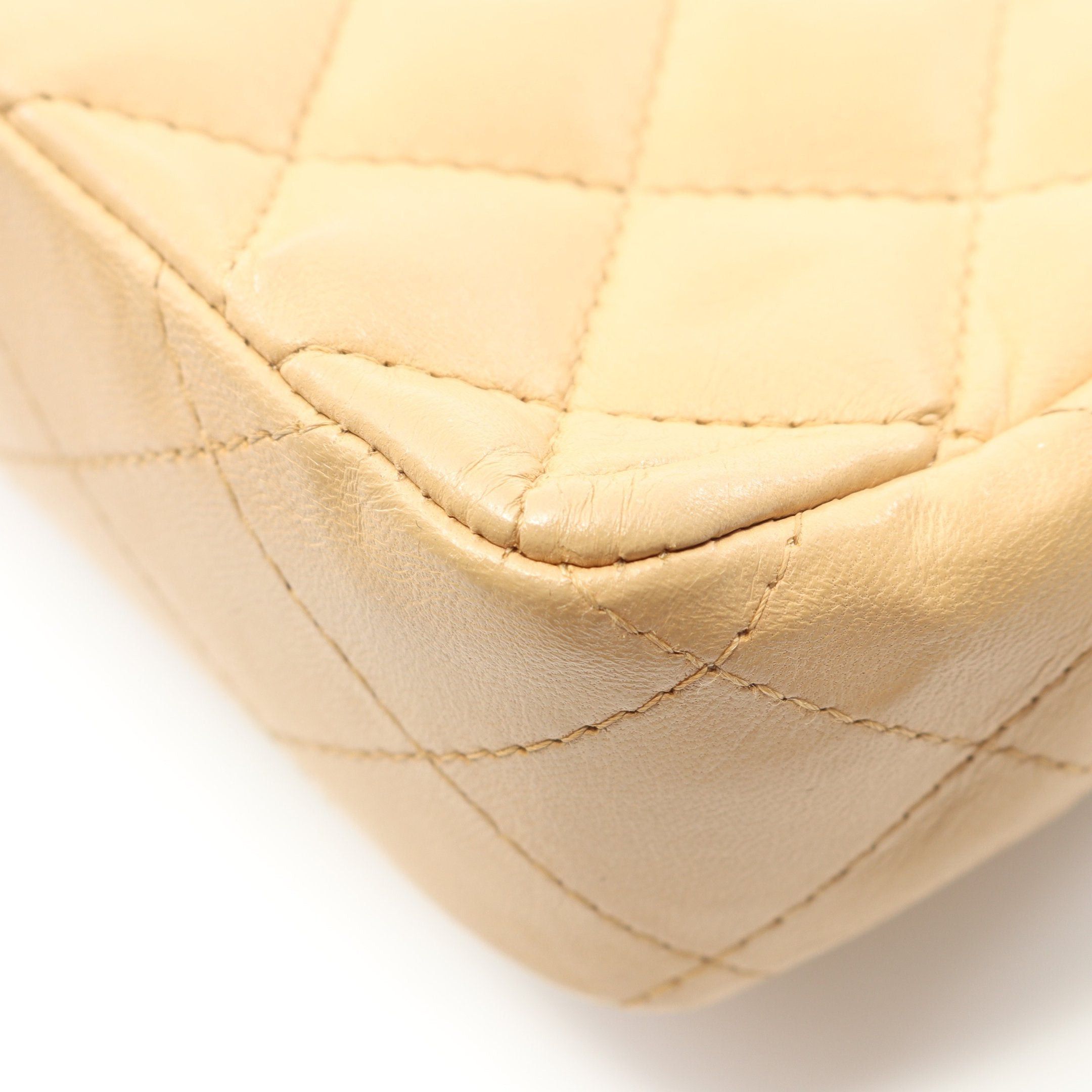 Chanel Chanel Matelasse Chain Shoulder Bag Lambskin Beige Gold Hardware Size ONE SIZE - 8 Thumbnail