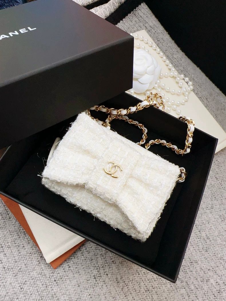 Chanel Chanel White Tweed Bow Crossbody Bag Size ONE SIZE - 8 Thumbnail