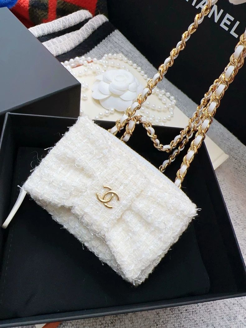 Chanel Chanel White Tweed Bow Crossbody Bag Size ONE SIZE - 2 Thumbnail