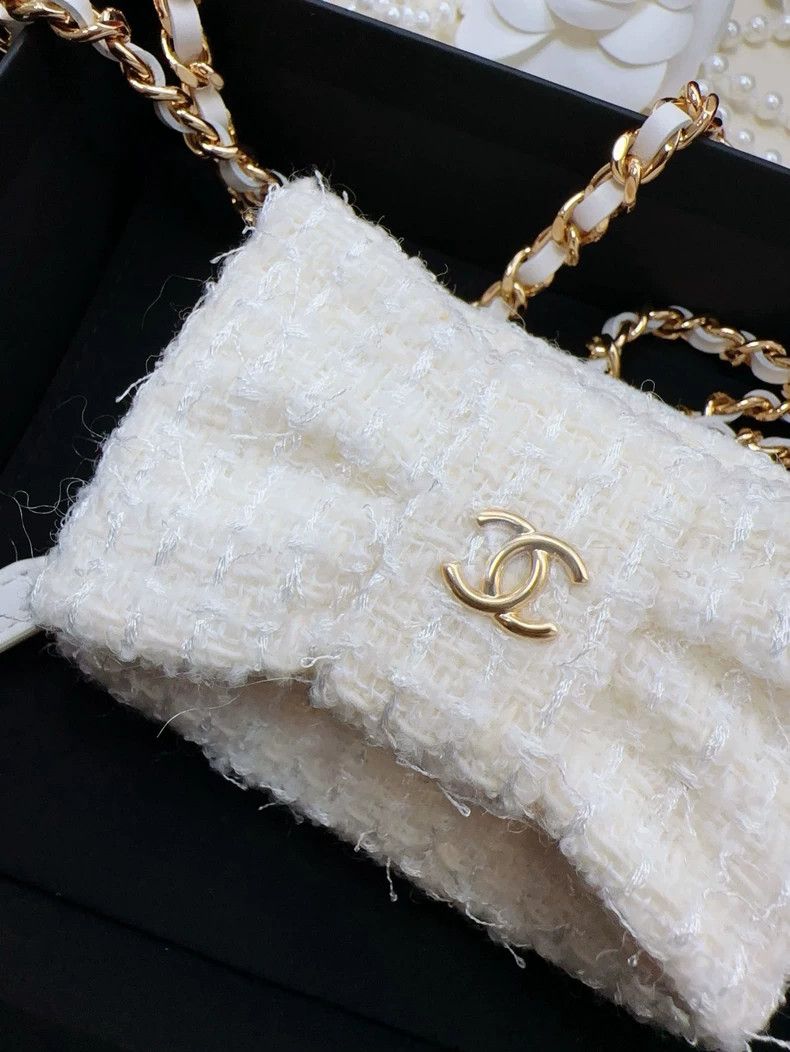 Chanel Chanel White Tweed Bow Crossbody Bag Size ONE SIZE - 7 Thumbnail