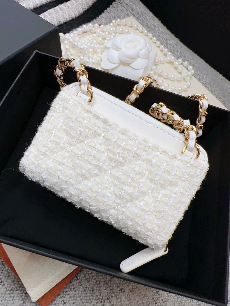 Chanel Chanel White Tweed Bow Crossbody Bag Size ONE SIZE - 4 Thumbnail