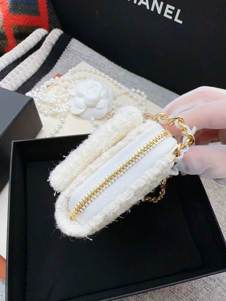 Chanel Chanel White Tweed Bow Crossbody Bag Size ONE SIZE - 6 Thumbnail