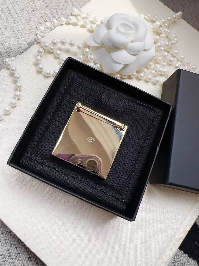 Chanel Chanel Yellow and Black Acrylic Brooch Size ONE SIZE - 6 Thumbnail