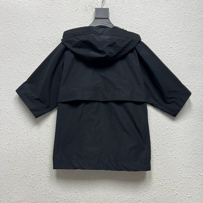 Louis Vuitton Louis Vuitton Hooded Short Sleeve Jacket Size XS / US 0-2 / IT 36-38 - 2 Thumbnail