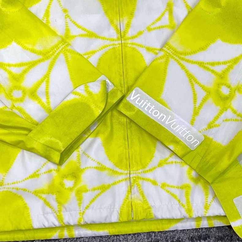 Louis Vuitton Louis Vuitton Yellow Print Rain Jacket Size XL / US 12-14 / IT 48-50 - 4 Thumbnail