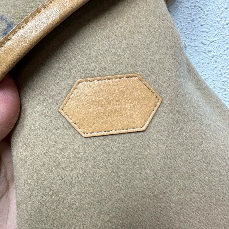 Louis Vuitton Louis Vuitton Beige Logo Cashmere Coat Size S / US 4 / IT 40 - 6 Thumbnail