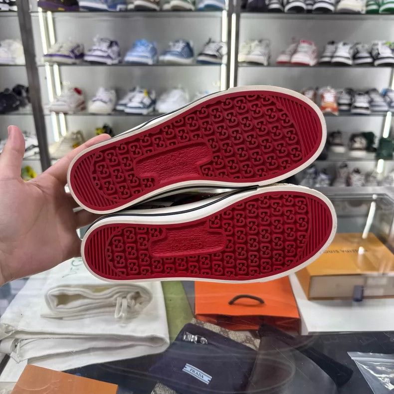 Gucci Gucci 1977 Logo Sneakers Size 36 Size US 6 / IT 36 - 7 Thumbnail
