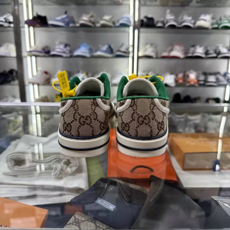 Gucci Gucci 1977 Logo Sneakers Size 36 Size US 6 / IT 36 - 6 Thumbnail