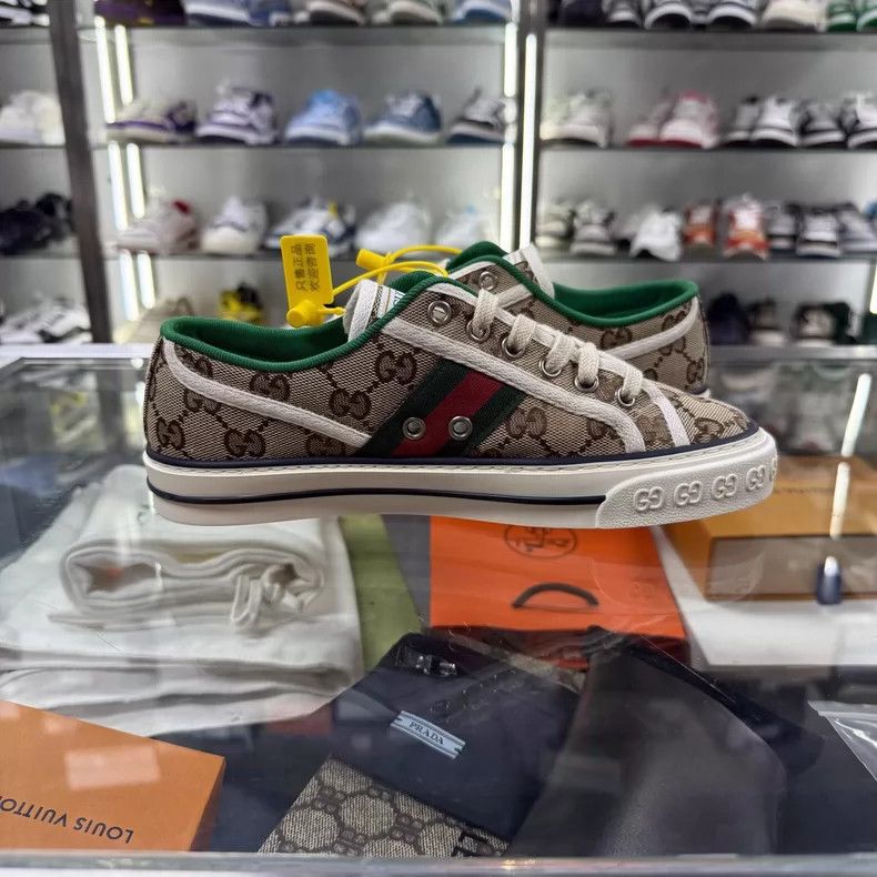 Gucci Gucci 1977 Logo Sneakers Size 36 Size US 6 / IT 36 - 4 Thumbnail