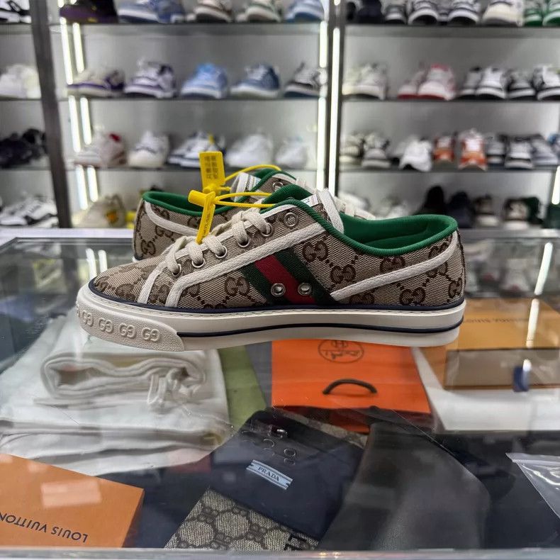 Gucci Gucci 1977 Logo Sneakers Size 36 Size US 6 / IT 36 - 5 Thumbnail