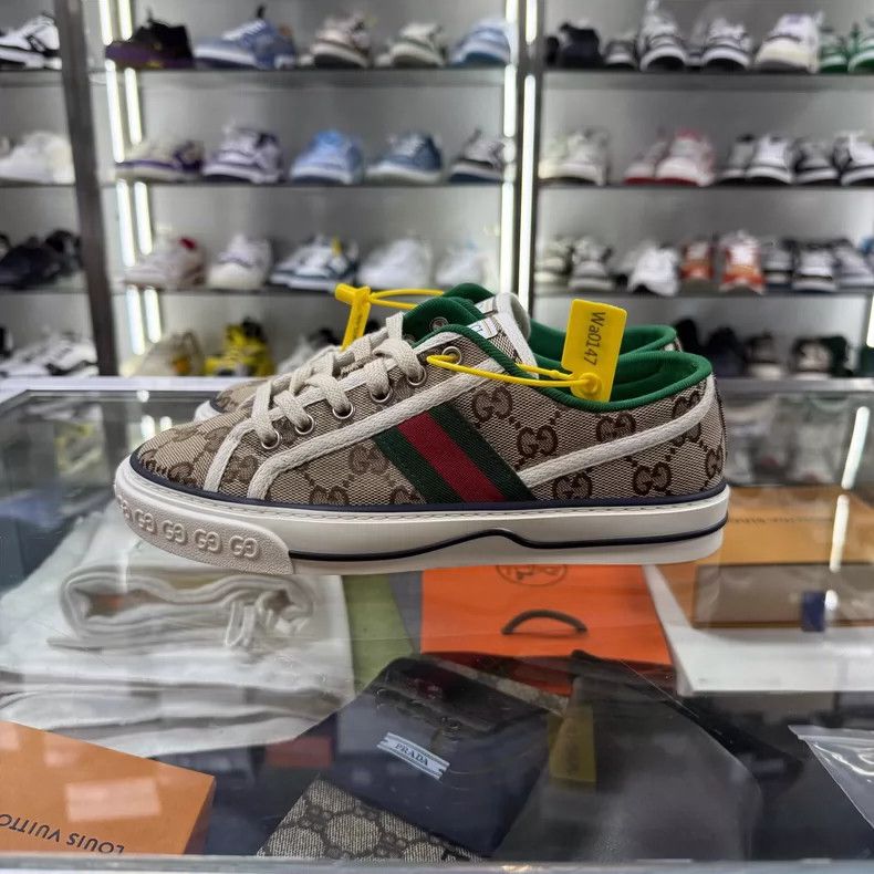 Gucci Gucci 1977 Logo Sneakers Size 36 Size US 6 / IT 36 - 3 Thumbnail