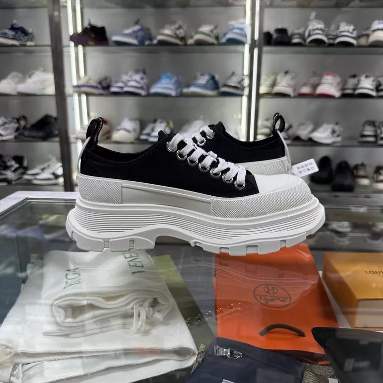 Alexander McQueen ALEX MCQUEEN Sneakers Size 35 Price 1680 Size US 5 / IT 35 - 4 Thumbnail
