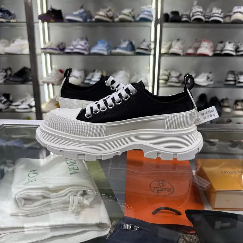 Alexander McQueen ALEX MCQUEEN Sneakers Size 35 Price 1680 Size US 5 / IT 35 - 5 Thumbnail