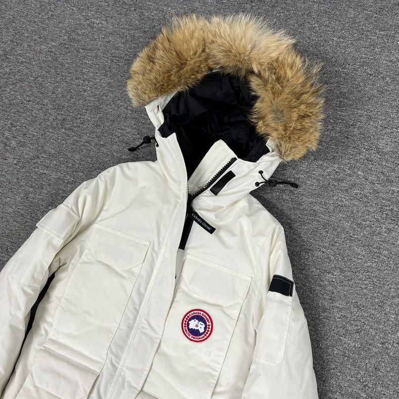 Canada Goose Canada Goose Expedition Down Jacket in White Size XS / US 0-2 / IT 36-38 - 2 Thumbnail