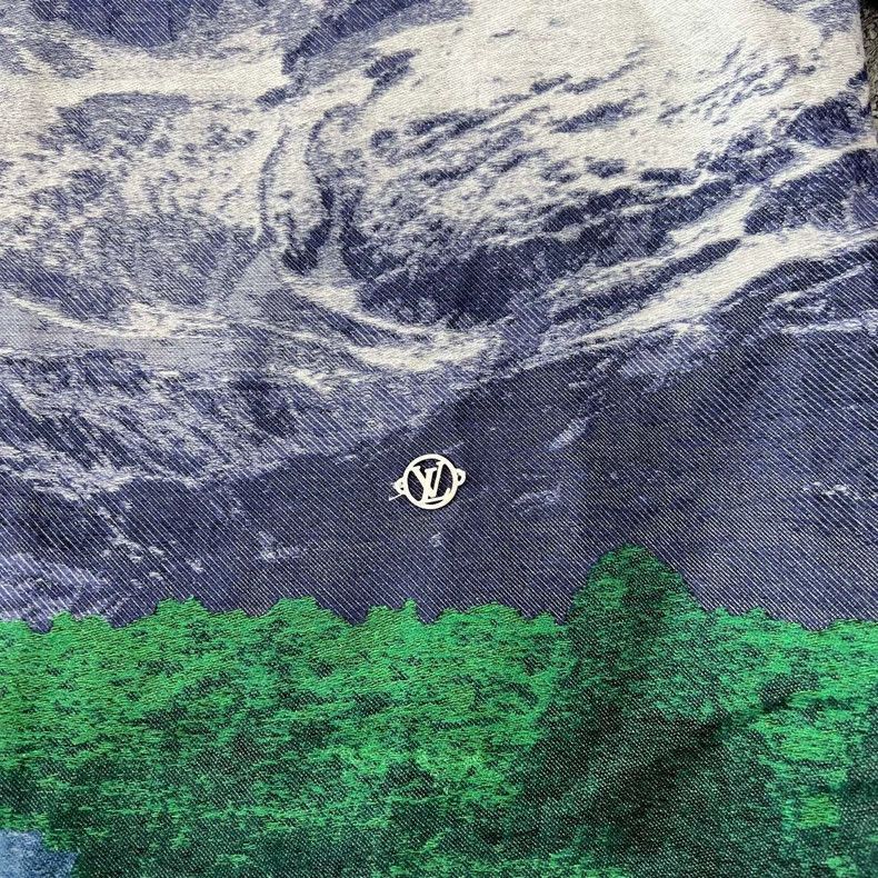 Louis Vuitton Louis Vuitton Mountain Print Short Sleeve Shirt Size M / US 6-8 / IT 42-44 - 4 Thumbnail
