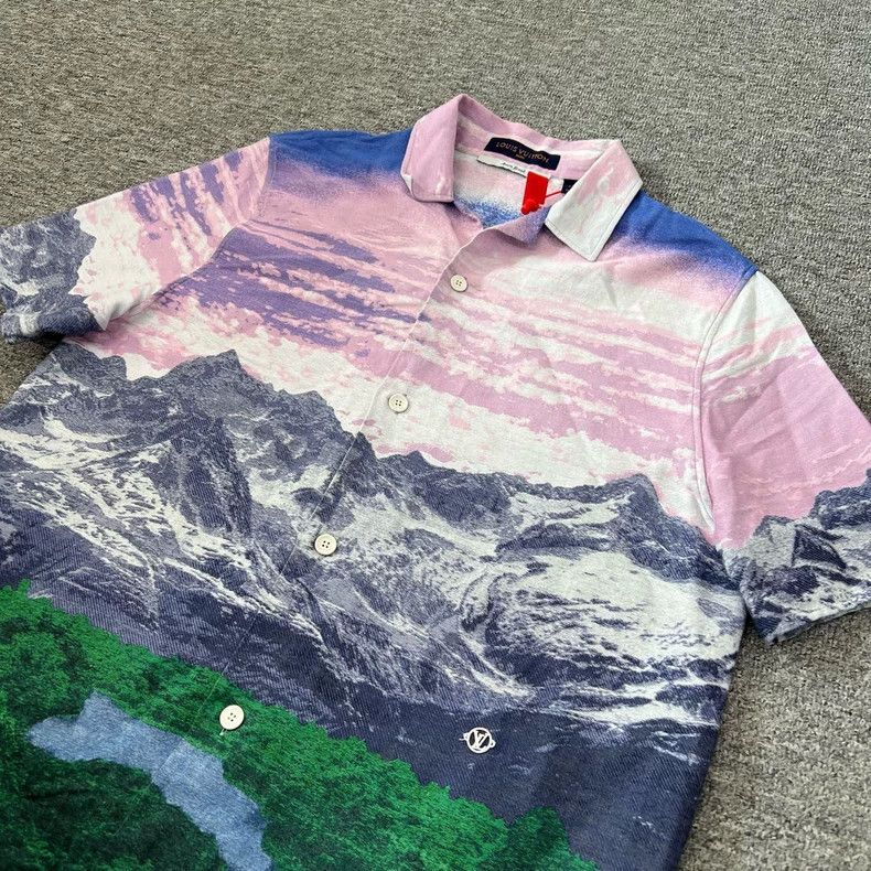 Louis Vuitton Louis Vuitton Mountain Print Short Sleeve Shirt Size M / US 6-8 / IT 42-44 - 3 Thumbnail