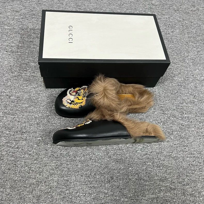 Gucci Gucci Tiger Embroidery Mule Slippers with Fur Size US 10 / IT 40 - 3 Thumbnail