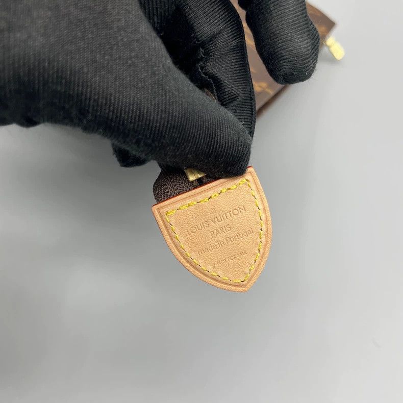 Louis Vuitton Louis Vuitton Classic Makeup Pouch Size ONE SIZE - 6 Thumbnail