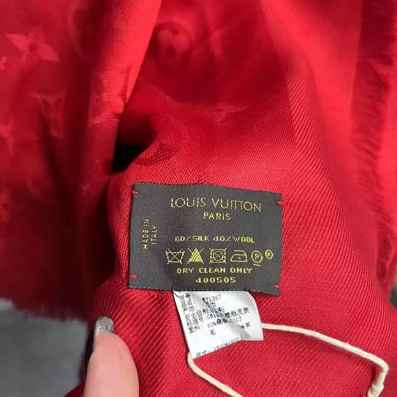 Louis Vuitton Louis Vuitton Red Fringed Shawl Size ONE SIZE - 3 Thumbnail