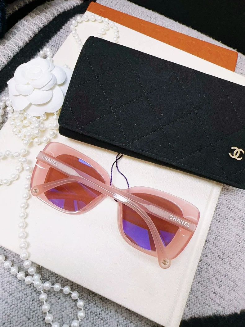 Chanel Chanel Pink Jelly Logo Sunglasses for Summer Size ONE SIZE - 3 Thumbnail