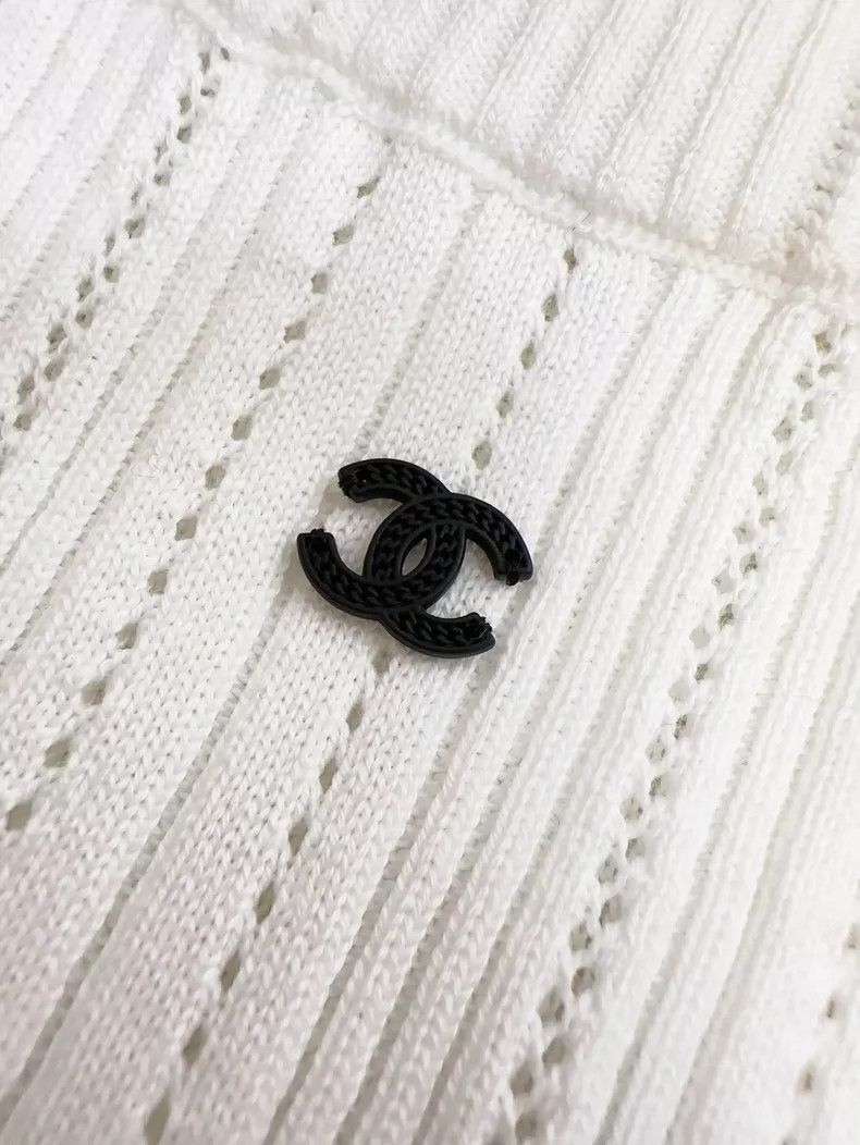 Chanel Chanel White Double C Logo Knit Top Size M / US 6-8 / IT 42-44 - 4 Thumbnail
