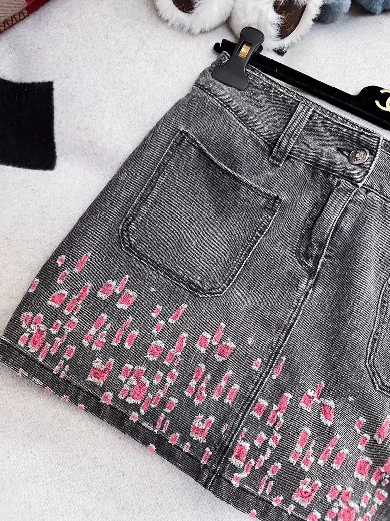 Chanel Chanel Gray Embroidered Denim Skirt Size 34 Size 34" / US 12 / IT 48 - 3 Thumbnail