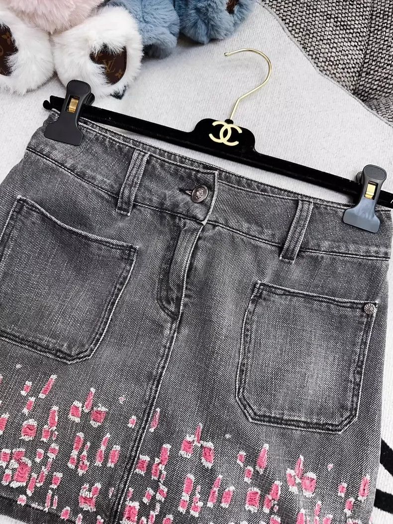 Chanel Chanel Gray Embroidered Denim Skirt Size 34 Size 34" / US 12 / IT 48 - 2 Thumbnail