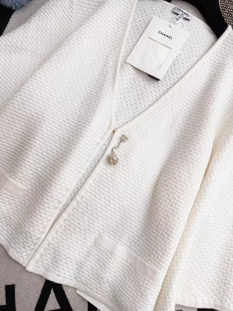 Chanel Chanel White Button Knit Cardigan Cape Coat Size L / US 10 / IT 46 - 3 Thumbnail