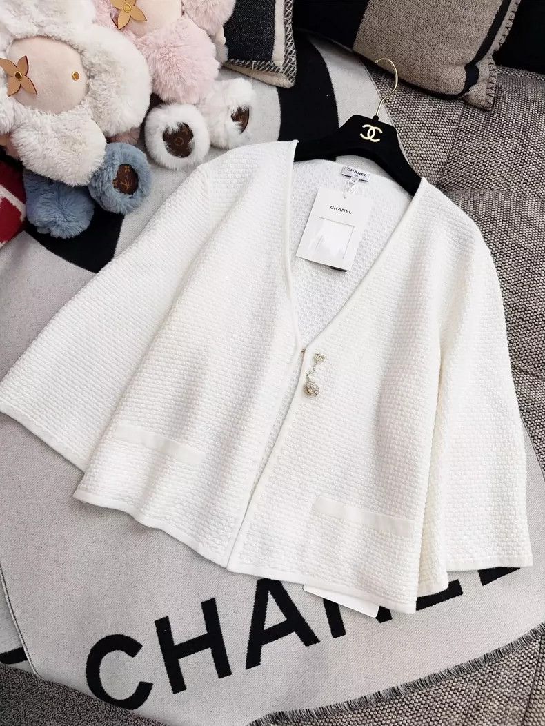 Chanel Chanel White Button Knit Cardigan Cape Coat Size L / US 10 / IT 46 - 8 Thumbnail